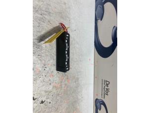 Gebruikte Display Interieur Citroen C3 (FC/FL/FT) 1.4 16V Sensodrive Prijs € 45,00 Margeregeling aangeboden door De Vos Onderdelen