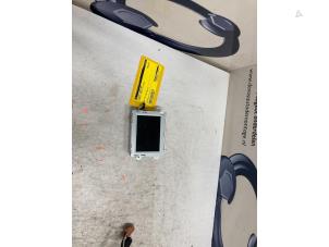 Gebruikte Display Interieur Peugeot 5008 I (0A/0E) 1.6 HDiF 16V Prijs € 90,00 Margeregeling aangeboden door De Vos Onderdelen