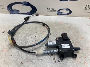 Gebruikte Handrem motor Peugeot 5008 I (0A/0E) 1.6 HDiF 16V Prijs € 250,00 Margeregeling aangeboden door De Vos Onderdelen