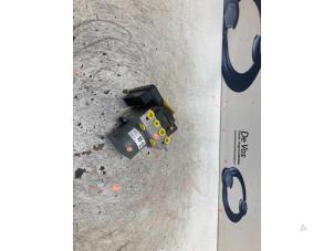 Gebruikte ABS Pomp Citroen C4 Picasso Prijs € 250,00 Margeregeling aangeboden door De Vos Onderdelen