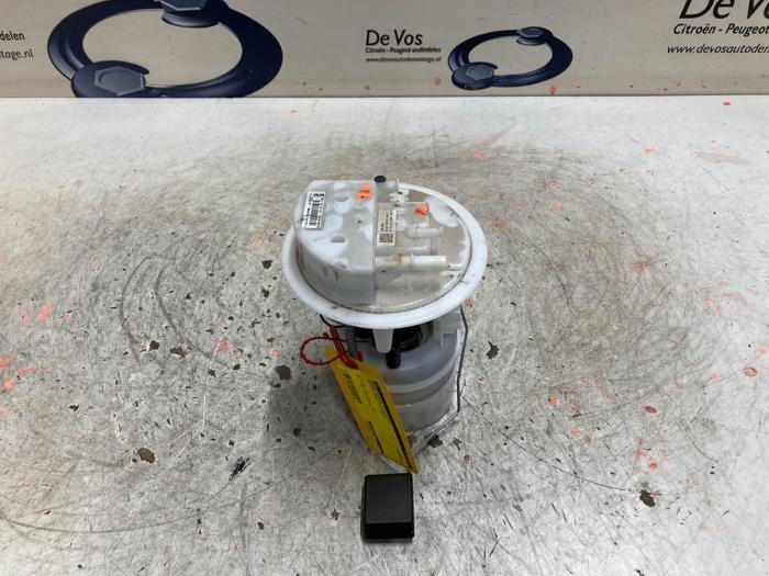 Gebruikte Tank element Pomp Peugeot 208 II (UB/UH/UP) 1.2 Vti 12V PureTech 100 Prijs € 135,00 Margeregeling aangeboden door De Vos Onderdelen
