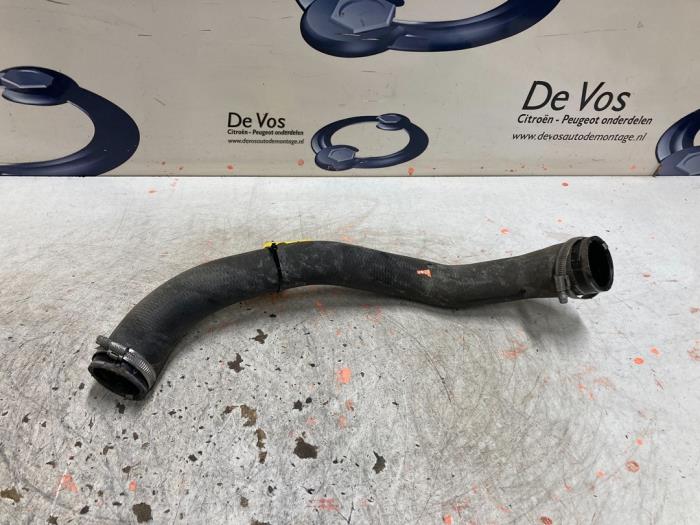 Gebruikte Intercooler Slang Citroen C4 Picasso (3D/3E) 1.6 BlueHDI 120 Prijs € 30,00 Margeregeling aangeboden door De Vos Onderdelen