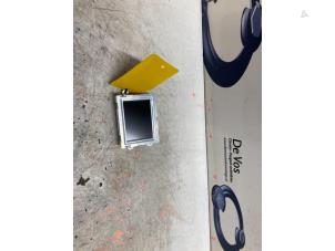 Gebruikte Display Interieur Peugeot 2008 (CU) 1.2 Vti 12V PureTech 82 Prijs € 90,00 Margeregeling aangeboden door De Vos Onderdelen