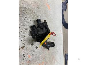 Gebruikte Thermostaathuis Citroen Berlingo Cinqspace, Multispace 1.6 VTi 95 16V Prijs € 70,00 Margeregeling aangeboden door De Vos Onderdelen