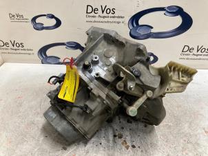 Gebruikte Versnellingsbak Peugeot 208 I (CA/CC/CK/CL) 1.5 BlueHDi 100 Prijs € 750,00 Margeregeling aangeboden door De Vos Onderdelen