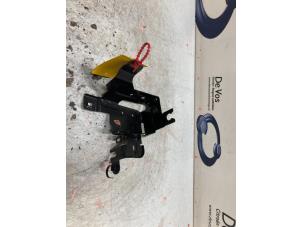 Gebruikte Steun (diversen) Peugeot 308 (F3/FB/FH/FM/FP) 1.2 12V PureTech 110 Prijs € 15,00 Margeregeling aangeboden door De Vos Onderdelen