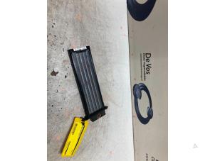 Gebruikte Element Kachelverwarming Peugeot 508 SW (F4/FC/FJ/FR) 1.6 16V Hybrid 225 Prijs € 60,00 Margeregeling aangeboden door De Vos Onderdelen