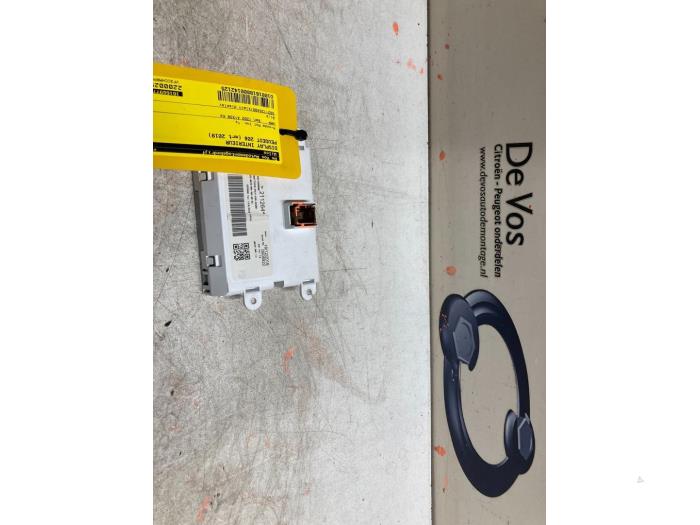 Display Interieur van een Peugeot 208 I (CA/CC/CK/CL) 1.2 Vti 12V PureTech 2019