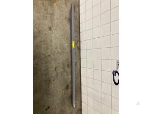 Gebruikte Sideskirt rechts Peugeot 308 (L3/L8/LB/LH/LP) 1.2 12V e-THP PureTech 130 Prijs € 100,00 Margeregeling aangeboden door De Vos Onderdelen