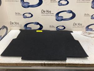 Gebruikte Kofferbak Mat Citroen C3 Aircross I (2C/2R) 1.2 e-THP PureTech 130 Prijs € 70,00 Margeregeling aangeboden door De Vos Onderdelen