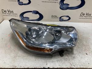 Gebruikte Koplamp rechts Citroen C4 Berline (NC) 1.6 16V VTi Prijs € 180,00 Margeregeling aangeboden door De Vos Onderdelen
