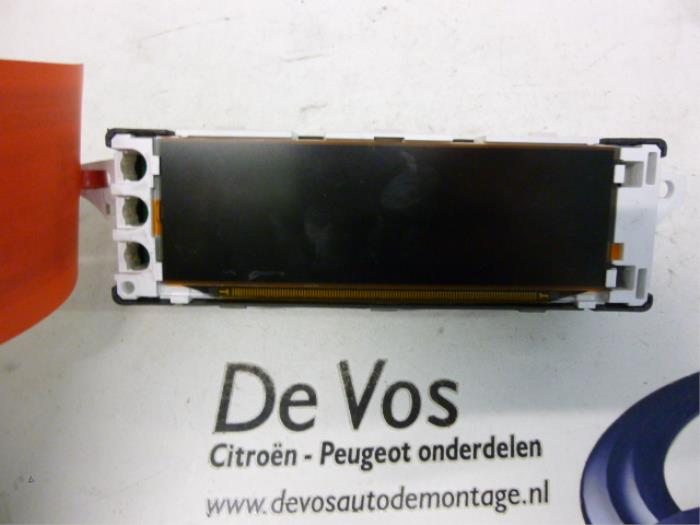 Gebruikte Display Interieur Peugeot Partner (GC/GF/GG/GJ/GK) 1.6 HDI 90 16V Prijs € 45,00 Margeregeling aangeboden door De Vos Onderdelen