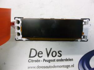 Gebruikte Display Interieur Peugeot Partner (GC/GF/GG/GJ/GK) 1.6 HDI 90 16V Prijs € 45,00 Margeregeling aangeboden door De Vos Onderdelen