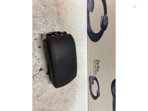 Gebruikte Armleuning Peugeot 308 SW (L4/L9/LC/LJ/LR) 1.6 BlueHDi 120 Prijs € 80,00 Margeregeling aangeboden door De Vos Onderdelen