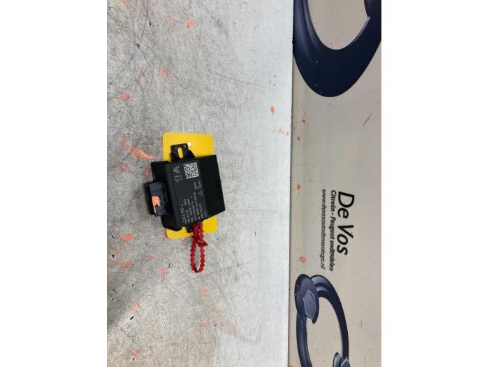 Gebruikte Computer Verlichting DS Automobiles DS 3/Crossback (UC/UJ/UR) 1.2 12V PureTech 130 Prijs € 115,00 Margeregeling aangeboden door De Vos Onderdelen