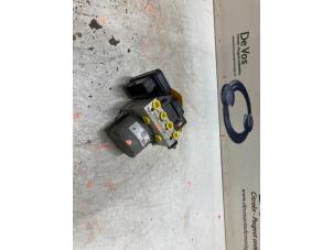 Gebruikte ABS Pomp Opel Crossland X Prijs € 250,00 Margeregeling aangeboden door De Vos Onderdelen