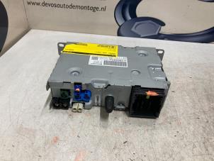 Gebruikte Radio Peugeot 3008 II (M4/MC/MJ/MR) Prijs € 450,00 Margeregeling aangeboden door De Vos Onderdelen