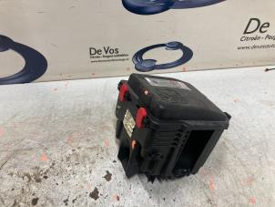 Gebruikte Relais Houder Opel Corsa F (UB/UH/UP) 1.2 Turbo 12V 100 Prijs € 10,00 Margeregeling aangeboden door De Vos Onderdelen