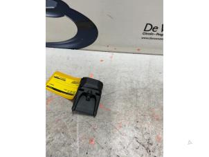 Gebruikte Camera voorzijde Peugeot 5008 II (M4/MC/MJ/MR) 1.5 BlueHDi 130 Prijs € 250,00 Margeregeling aangeboden door De Vos Onderdelen