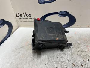 Gebruikte Relais Houder Peugeot 3008 Prijs € 30,00 Margeregeling aangeboden door De Vos Onderdelen