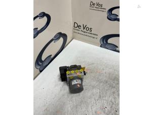 Gebruikte ABS Pomp Peugeot 3008 Prijs € 250,00 Margeregeling aangeboden door De Vos Onderdelen