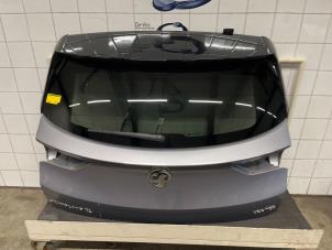 Gebruikte Achterklep Opel Grandland/Grandland X 1.2 Turbo 12V Prijs € 400,00 Margeregeling aangeboden door De Vos Autodemontagebedrijf