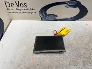 Gebruikte Display Interieur Peugeot 208 I (CA/CC/CK/CL) 1.2 12V e-THP PureTech 110 Prijs € 250,00 Margeregeling aangeboden door De Vos Onderdelen
