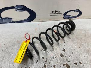 Gebruikte Schroefveer achter Opel Mokka 1.2 Turbo 12V Prijs € 55,00 Margeregeling aangeboden door De Vos Onderdelen