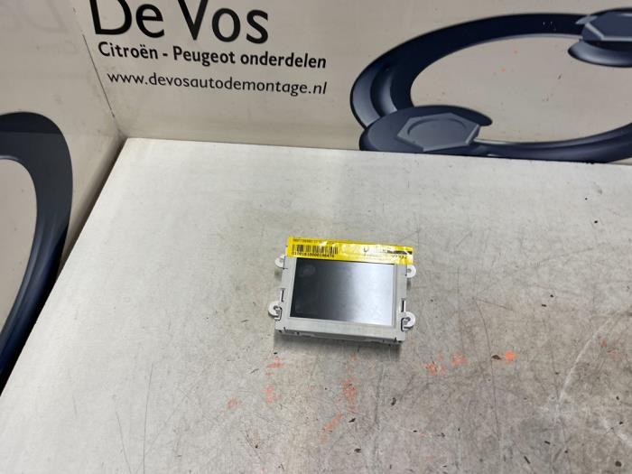 Gebruikte Display Interieur Peugeot 2008 (CU) 1.5 BlueHDi 120 Prijs € 70,00 Margeregeling aangeboden door De Vos Onderdelen