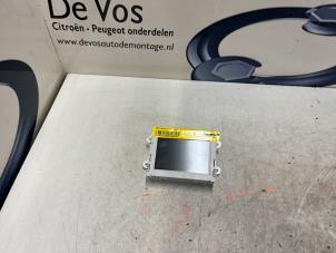 Gebruikte Display Interieur Peugeot 2008 (CU) 1.5 BlueHDi 120 Prijs € 90,00 Margeregeling aangeboden door De Vos Onderdelen