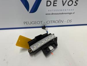 Gebruikte Dagrijverlichting links Peugeot 107 1.0 12V Prijs € 45,00 Margeregeling aangeboden door De Vos Autodemontagebedrijf