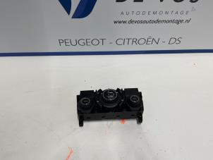 Gebruikte Kachel Bedieningspaneel Citroen C3 Picasso (SH) 1.6 16V VTI 120 Prijs € 90,00 Margeregeling aangeboden door De Vos Autodemontagebedrijf