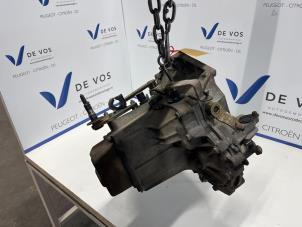 Gebruikte Versnellingsbak Peugeot 206 SW (2E/K) 1.6 16V Prijs € 350,00 Margeregeling aangeboden door De Vos Autodemontagebedrijf