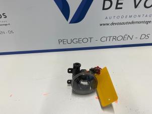 Gebruikte Verstraler rechts Peugeot 2008 Prijs € 90,00 Margeregeling aangeboden door De Vos Onderdelen