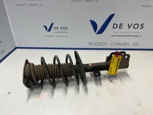 Gebruikte Veerpoot links-voor Citroen C5 Aircross (A4/AC/AJ/AR) 1.2 e-THP PureTech 130 Prijs € 90,00 Margeregeling aangeboden door De Vos Autodemontagebedrijf