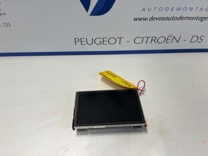 Gebruikte Display Interieur Peugeot 208 Prijs € 135,00 Margeregeling aangeboden door De Vos Onderdelen