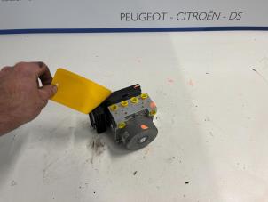 Gebruikte ABS Pomp Peugeot 208 Prijs € 160,00 Margeregeling aangeboden door De Vos Onderdelen