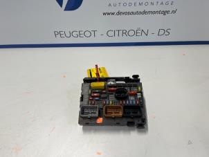 Gebruikte Zekeringkast Peugeot 5008 I (0A/0E) 1.6 HDiF 16V Prijs € 90,00 Margeregeling aangeboden door De Vos Autodemontagebedrijf