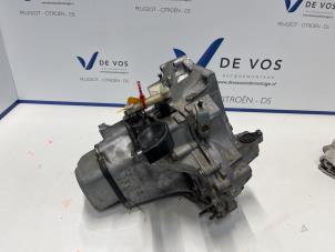 Gebruikte Versnellingsbak Peugeot 208 I (CA/CC/CK/CL) 1.2 Vti 12V PureTech 82 Prijs € 450,00 Margeregeling aangeboden door De Vos Autodemontagebedrijf