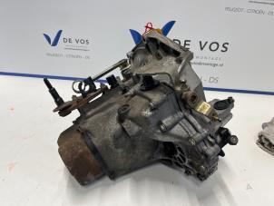 Gebruikte Versnellingsbak Peugeot 206 CC (2D) 1.6 16V Prijs € 250,00 Margeregeling aangeboden door De Vos Autodemontagebedrijf