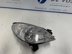 Gebruikte Koplamp rechts Citroen Xsara Picasso (CH) 1.6i 16V Prijs € 55,00 Margeregeling aangeboden door De Vos Onderdelen