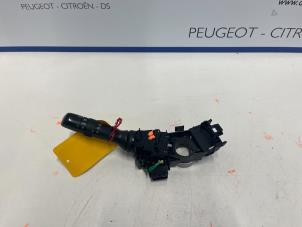 Gebruikte Combischakelaar Stuurkolom Peugeot 108 1.0 12V Prijs € 60,00 Margeregeling aangeboden door De Vos Autodemontagebedrijf