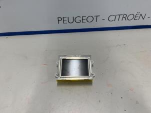 Gebruikte Display Interieur Peugeot 2008 (CU) 1.2 Vti 12V PureTech Prijs € 90,00 Margeregeling aangeboden door De Vos Autodemontagebedrijf