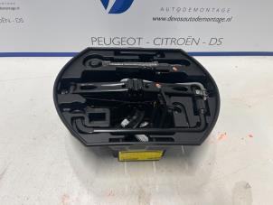 Gebruikte Krik Citroen C3 (SX/SW) 1.2 12V e-THP PureTech 110 Prijs € 45,00 Margeregeling aangeboden door De Vos Autodemontagebedrijf