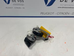 Gebruikte Claxon Citroen C5 Aircross I (A4/AC/AJ/AR) 1.2 e-THP PureTech 130 Prijs € 25,00 Margeregeling aangeboden door De Vos Onderdelen