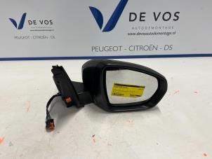 Gebruikte Spiegel Buiten rechts Peugeot 5008 II (M4/MC/MJ/MR) 1.5 BlueHDi 130 Prijs € 100,00 Margeregeling aangeboden door De Vos Autodemontagebedrijf