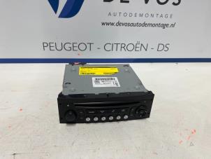 Gebruikte Radio CD Speler Peugeot 207 CC (WB) 1.6 16V Prijs € 50,00 Margeregeling aangeboden door De Vos Autodemontagebedrijf