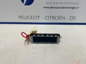 Gebruikte Display Interieur Peugeot 207 CC (WB) 1.6 16V Prijs € 80,00 Margeregeling aangeboden door De Vos Autodemontagebedrijf