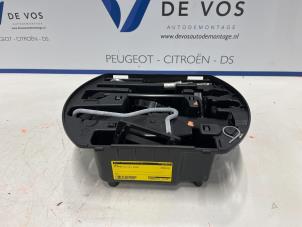 Gebruikte Krik Citroen C3 (SX/SW) 1.2 Vti 12V PureTech Prijs € 45,00 Margeregeling aangeboden door De Vos Autodemontagebedrijf