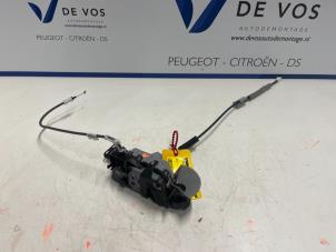 Gebruikte Deurslot Mechaniek 4Deurs links-voor Peugeot Expert (VA/VB/VE/VF/VY) 2.0 Blue HDi 180 16V Prijs € 80,00 Margeregeling aangeboden door De Vos Autodemontagebedrijf